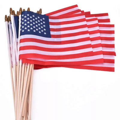 Le bandiere americane tenute in mano personali hanno tricottato il poliestere con Palo bianco